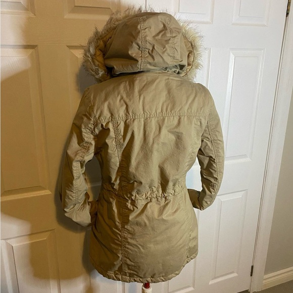 The Cabin Parka Beige Jacket with Hood
Size XL - Picture 4 of 7